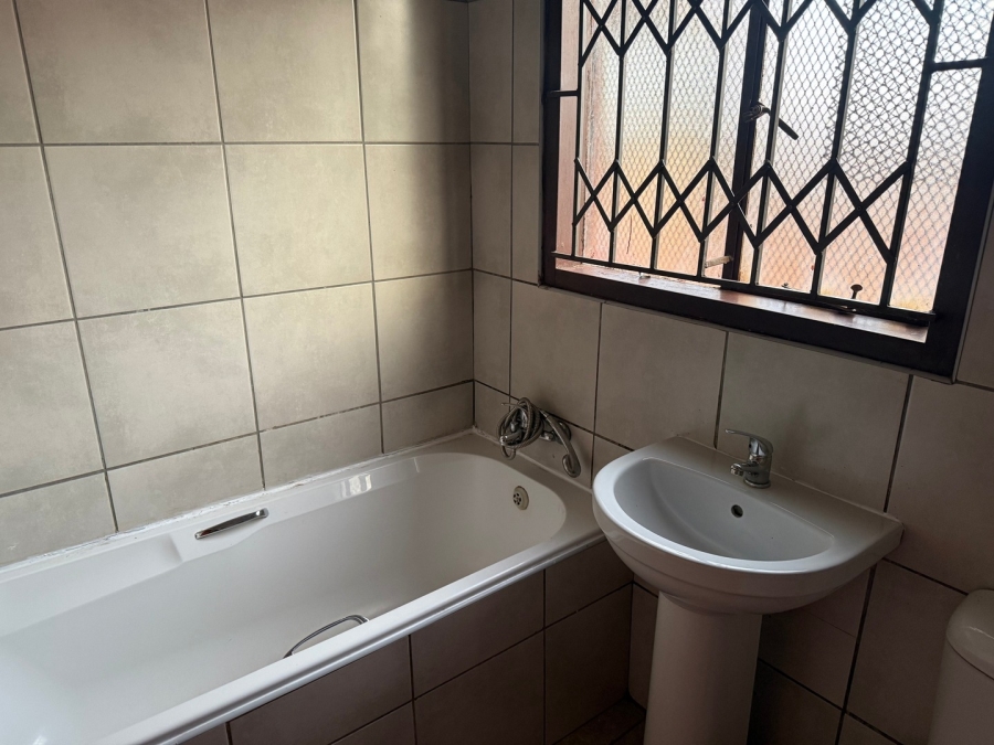 2 Bedroom Property for Sale in Ikageng North West